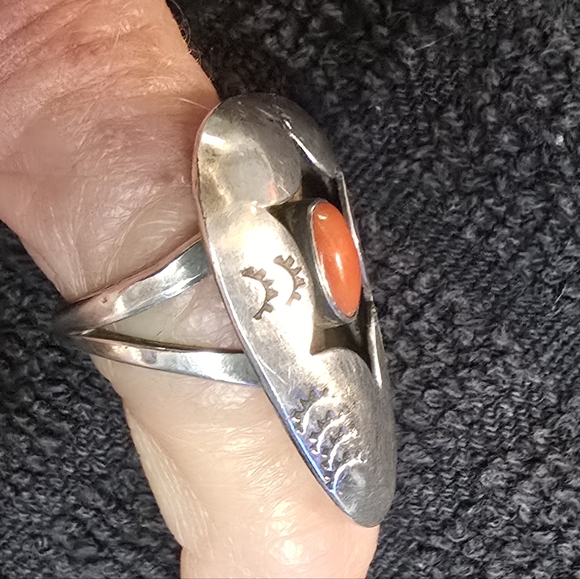 NAVAJO 925 Sterling Silver Vintage Coral Cutout Cocktail Ring Size 6 - Picture 6 of 6